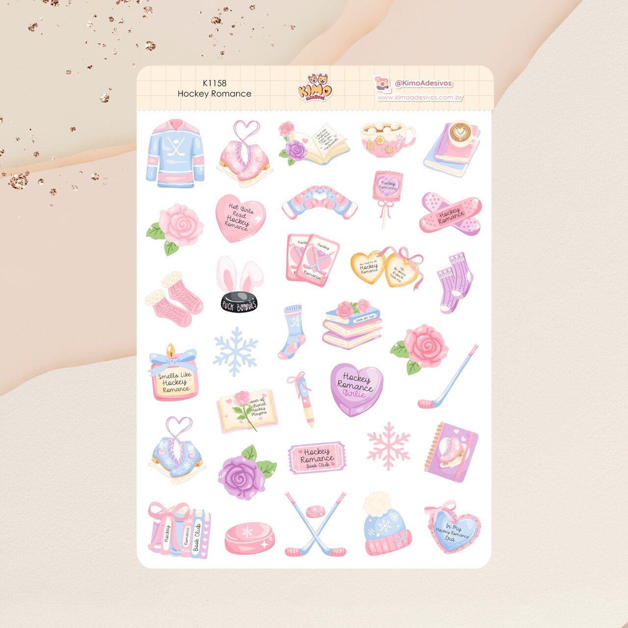 2b0b435e5263b8c1f4197cbc80671cab.jpg Cartela de Adesivos Hockey Romance K1158 A5 KIMO ADESIVOS - Imagem 1